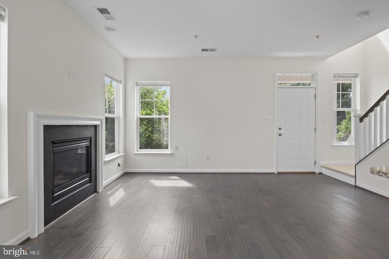 12807 Lotte Dr - Photo 4 of 25