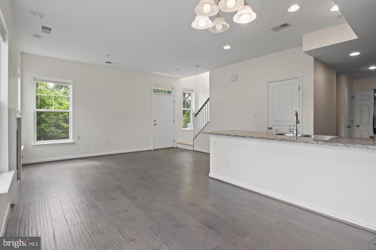 12807 Lotte Dr - Photo 5 of 25