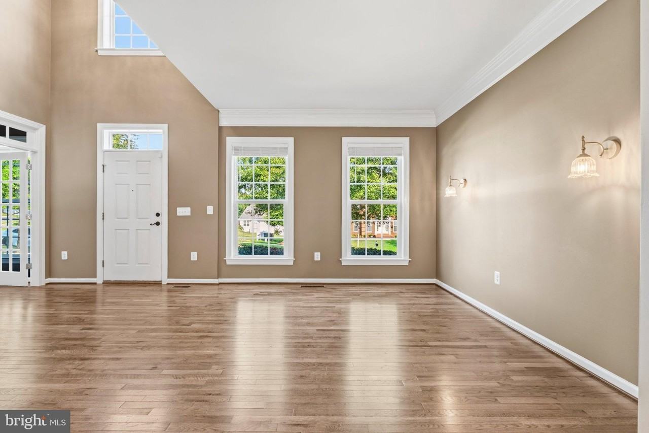 2114 Jellico Ct - Photo 5 of 50