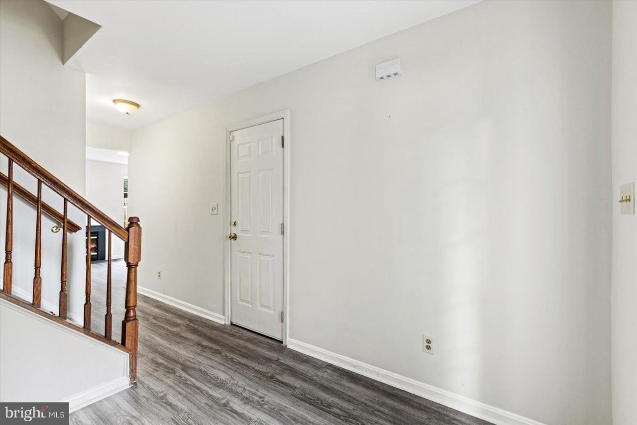 10043 Gander Ct - Photo 3 of 33