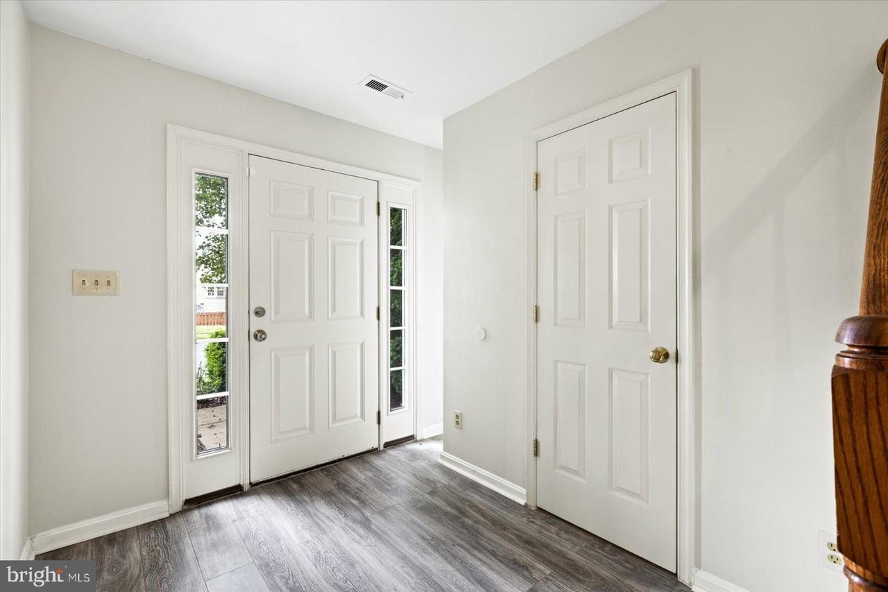 10043 Gander Ct - Photo 4 of 33