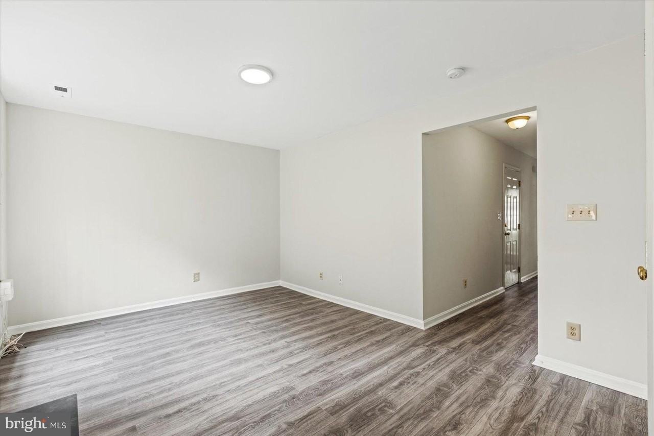 10043 Gander Ct - Photo 6 of 33