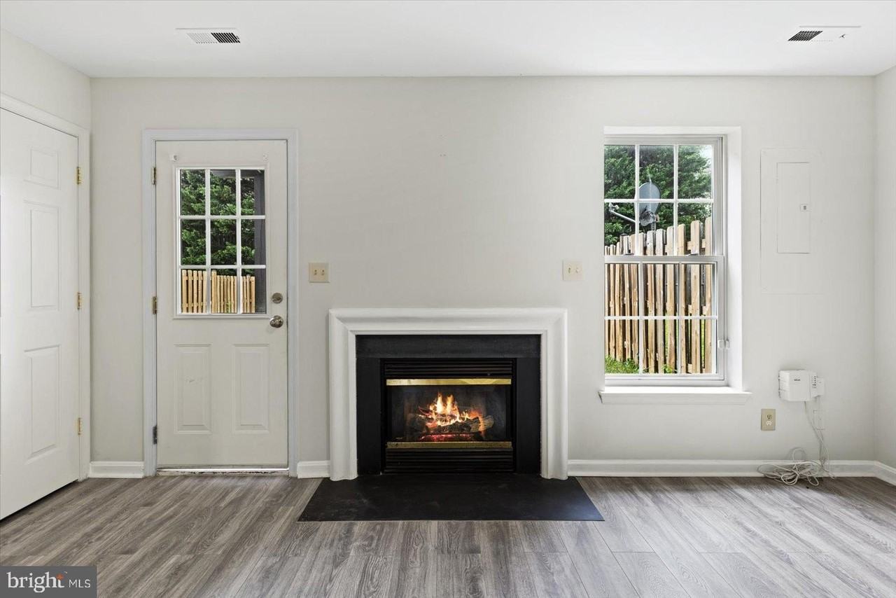 10043 Gander Ct - Photo 7 of 33