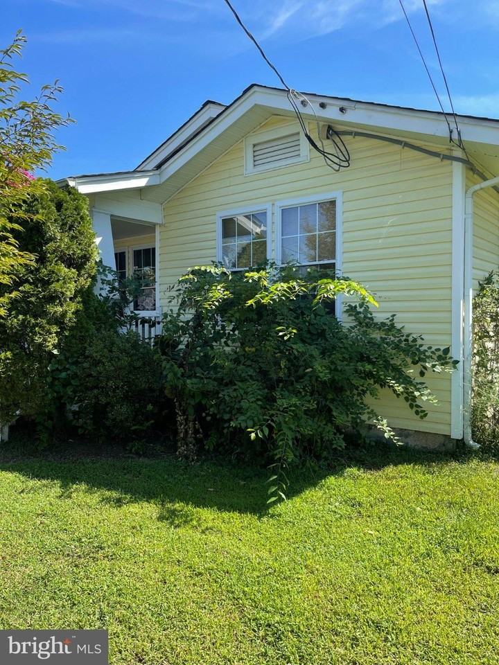 404 Livingstone St - Photo 3 of 3