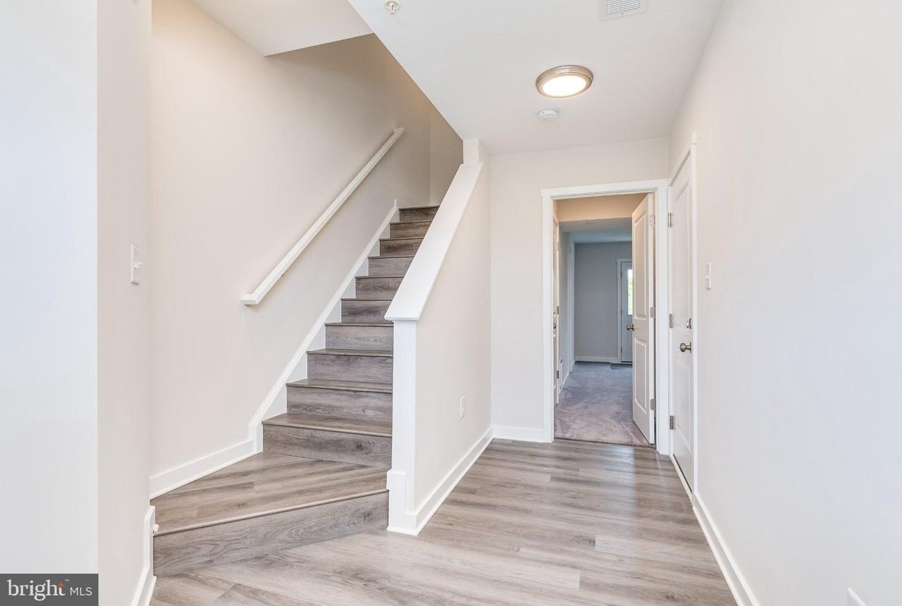 97 Moses Dr - Photo 4 of 34