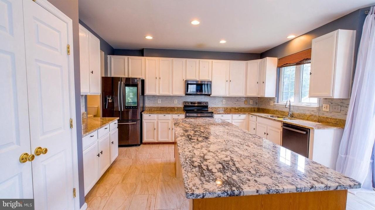 308 Braddock St - Photo 6 of 50