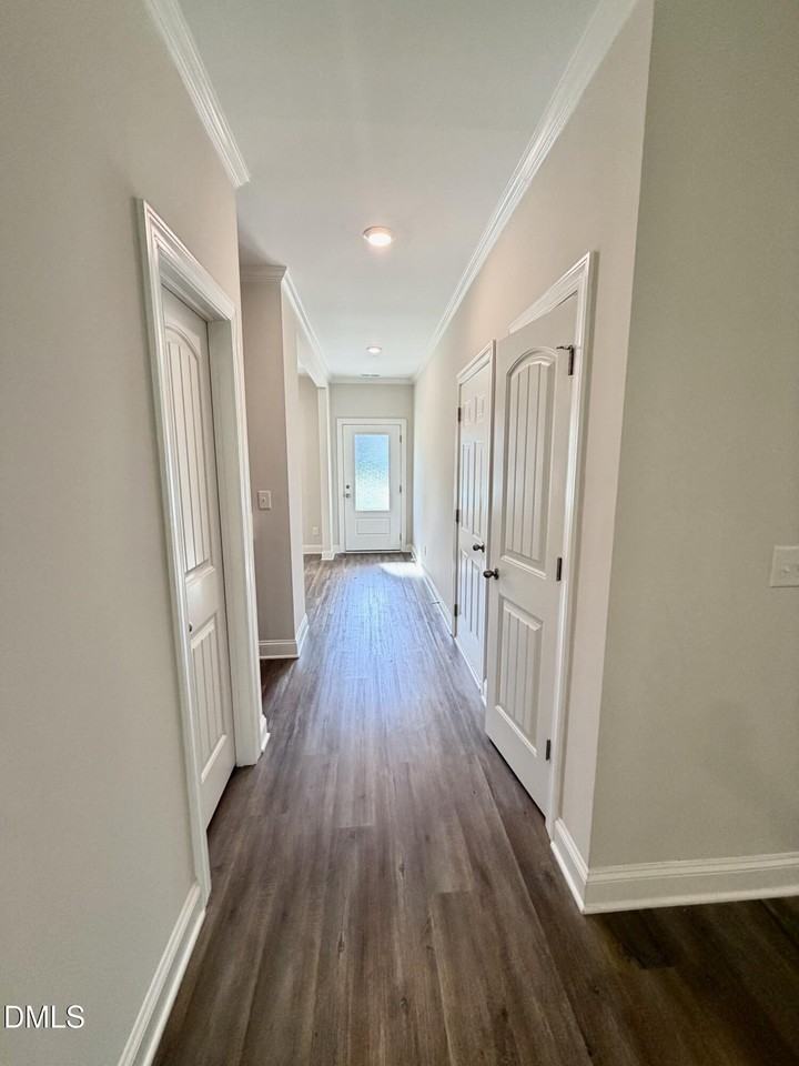 924 Weatherby Ln - Photo 4 of 28