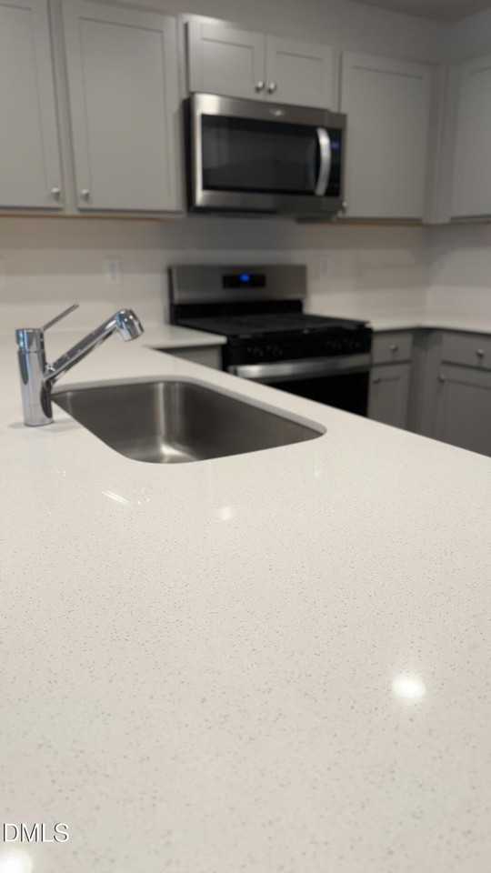 109 Clementine St - Photo 5 of 35