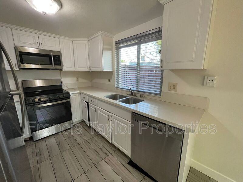 1971 E Washington Ave #9 - Photo 5 of 13
