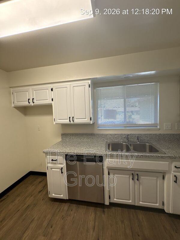 326 N Westfield St - Photo 4 of 20