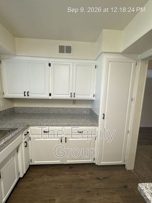 326 N Westfield St - Photo 5 of 20