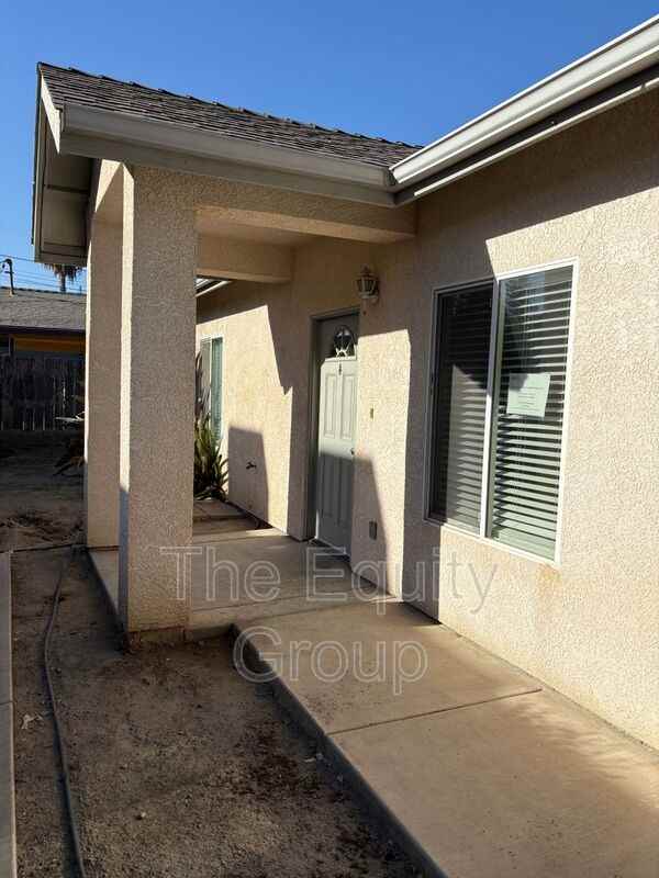 1323 S Crowe St #A - Photo 2 of 17