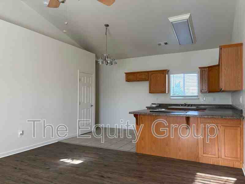 1323 S Crowe St #A - Photo 3 of 17