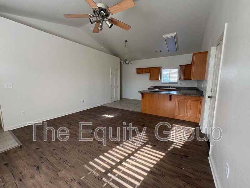 1323 S Crowe St #A - Photo 4 of 17