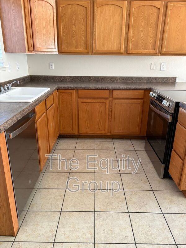 1323 S Crowe St #A - Photo 6 of 17