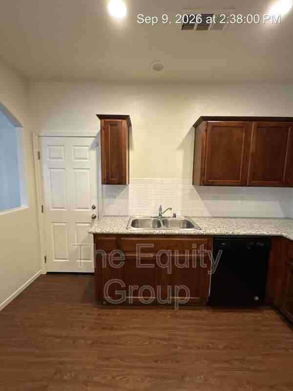 3214 S Villa St - Photo 6 of 15