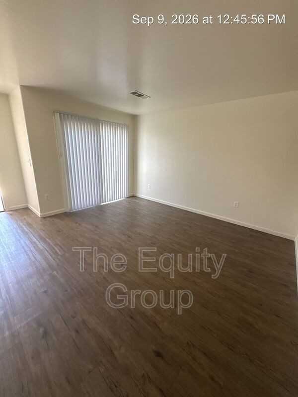 411 N Park St - Photo 2 of 17