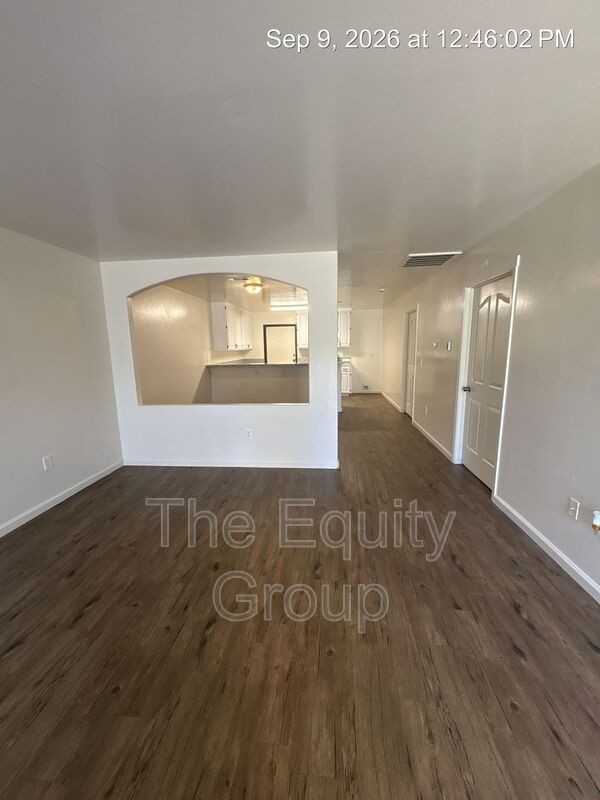 411 N Park St - Photo 3 of 17
