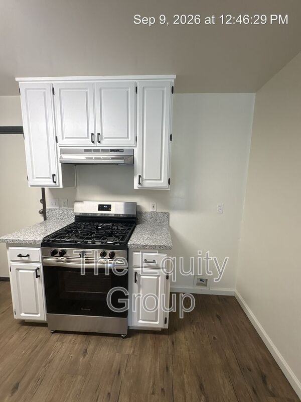 411 N Park St - Photo 6 of 17
