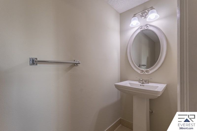 51 Village Dr - Photo 6 of 34