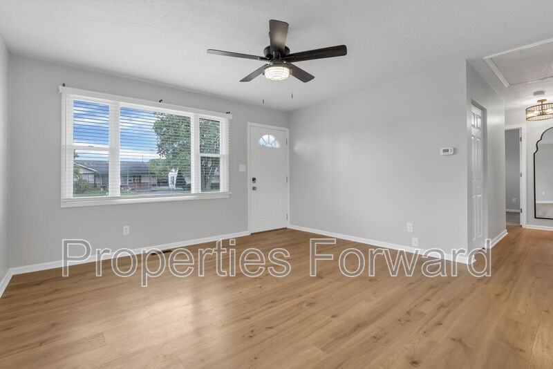 4355 Maplegrove Dr - Photo 5 of 35