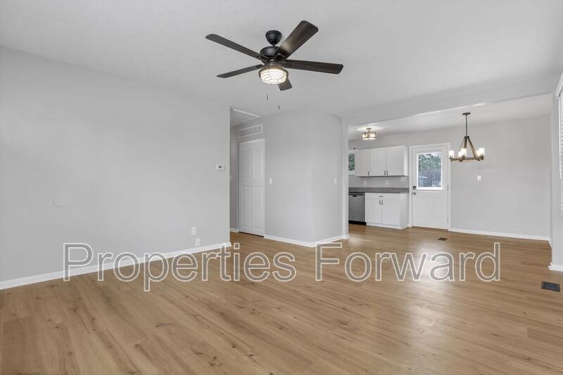 4355 Maplegrove Dr - Photo 7 of 35