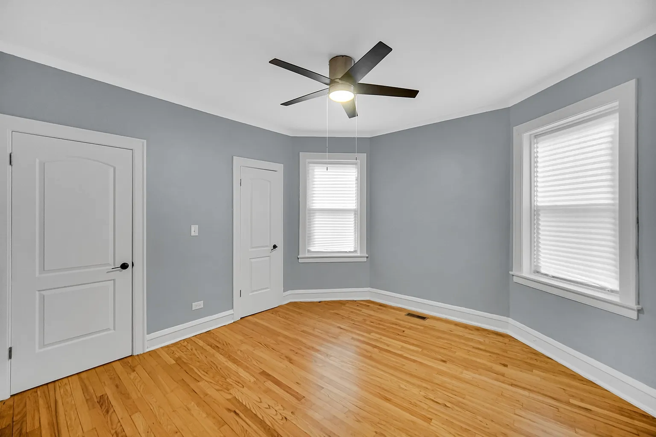 7728 S Bishop St #1 - Photo 4 of 9