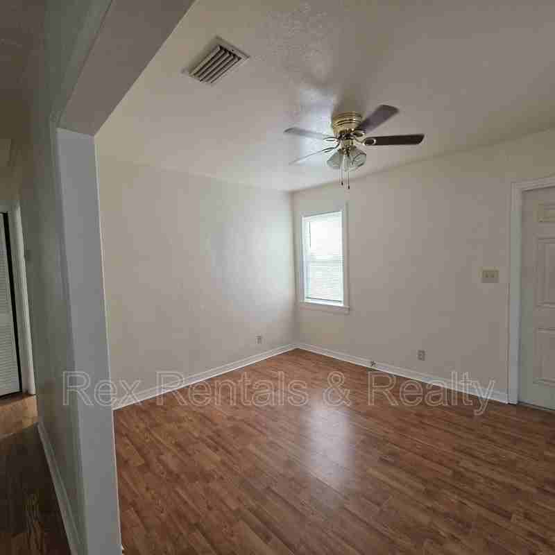 1776 Scranton St S - Photo 4 of 9