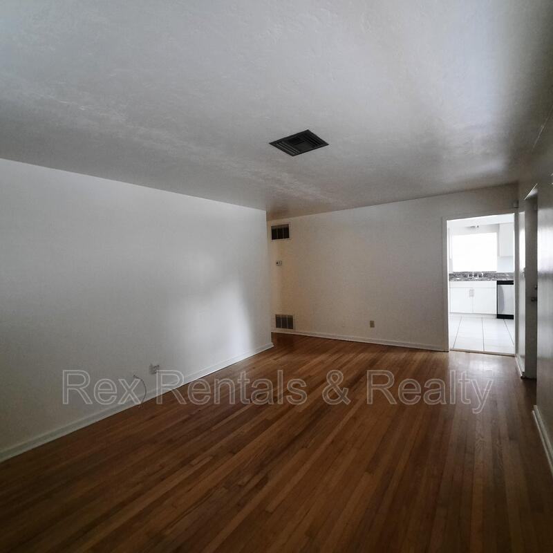 834 38th Ave N - Photo 5 of 10