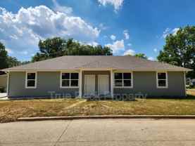 1131 E 8th St #B - Photo 1 of 1