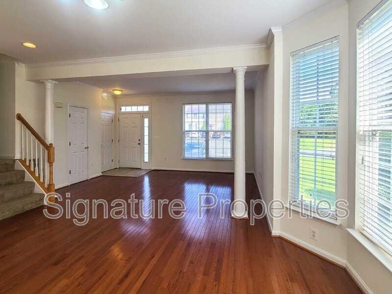 210 Hillside Ct - Photo 5 of 31