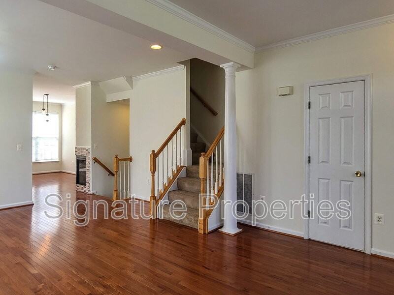 210 Hillside Ct - Photo 6 of 31