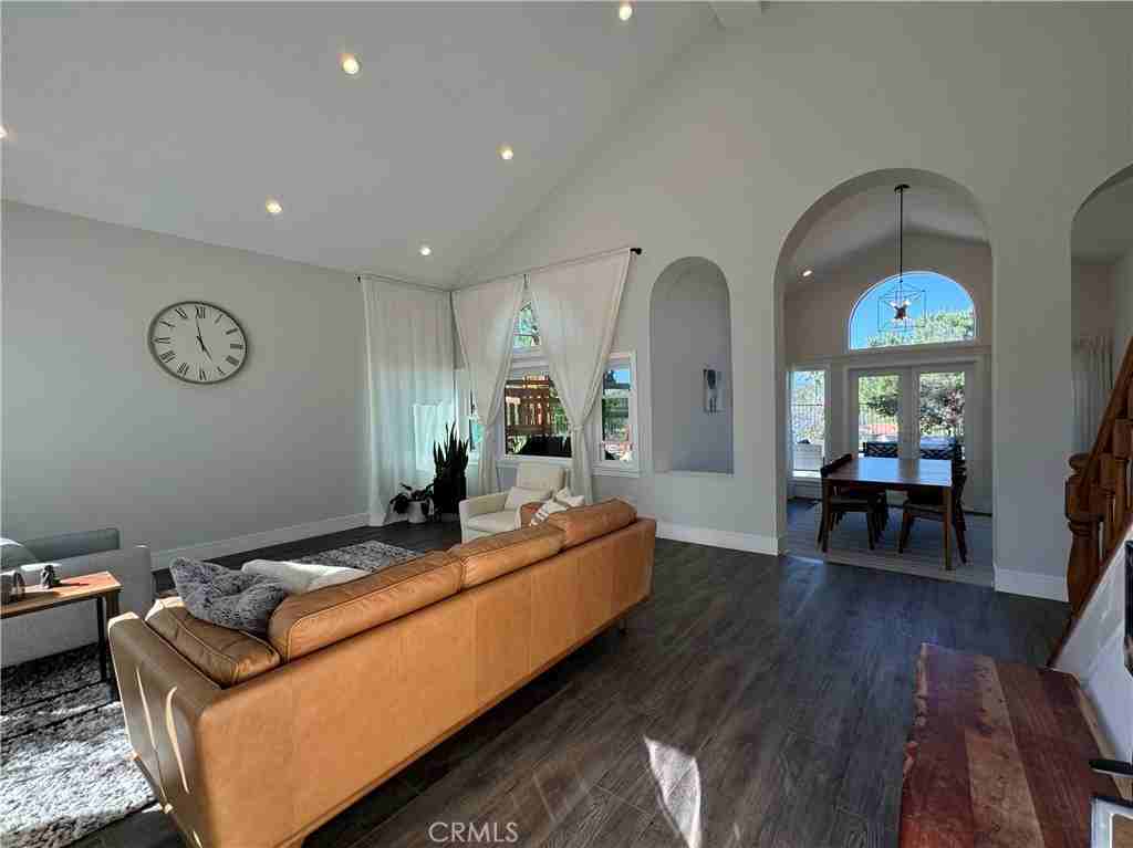 13745 Moonshadow Pl - Photo 5 of 50