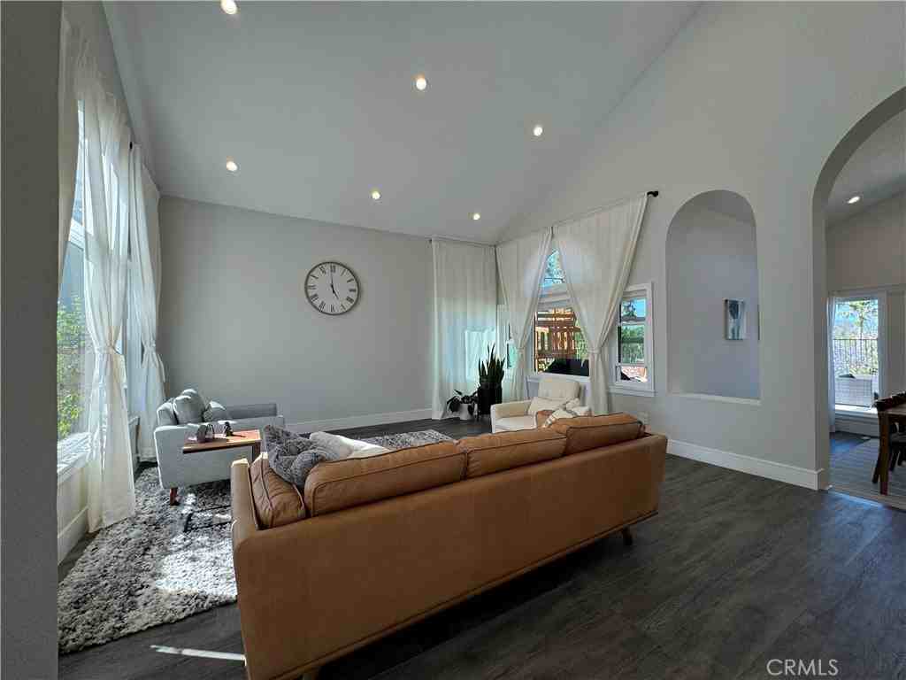 13745 Moonshadow Pl - Photo 6 of 50
