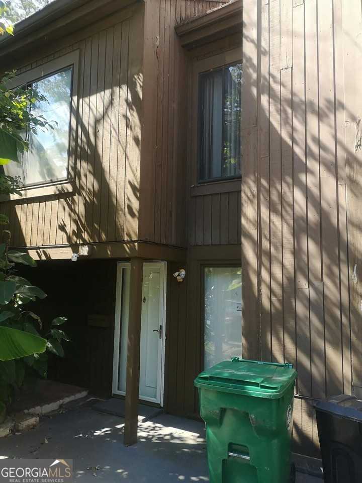 90 Willowick Dr