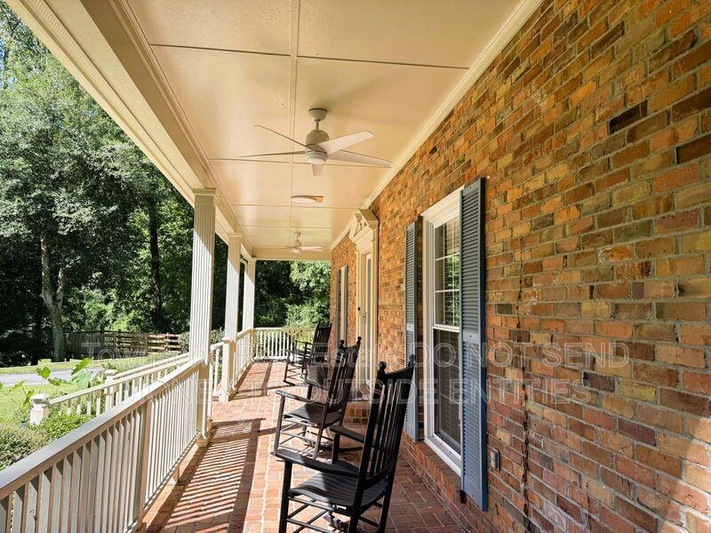 3316 Cliffdale Rd - Photo 4 of 35