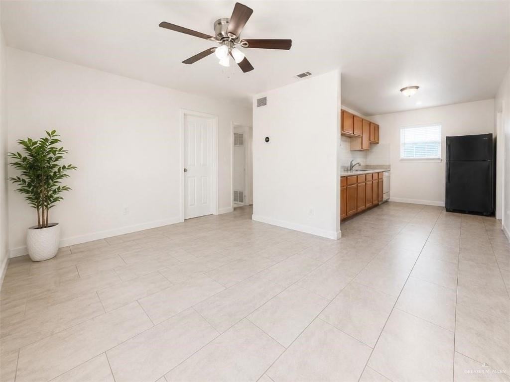 1018 W Smith St - Photo 4 of 12