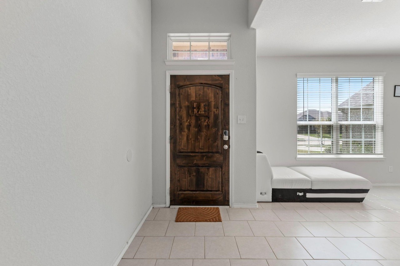 2306 Ocean Pass Ln - Photo 5 of 32