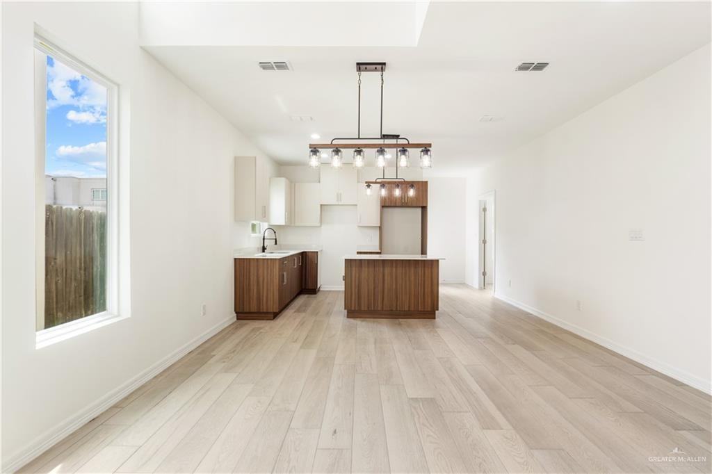 2312 Corales St - Photo 4 of 40