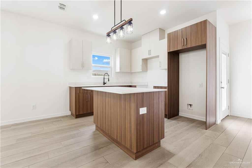 2312 Corales St - Photo 5 of 40