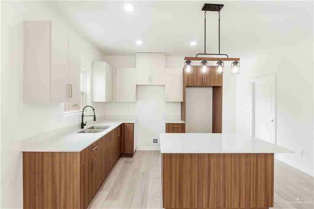 2312 Corales St - Photo 6 of 40