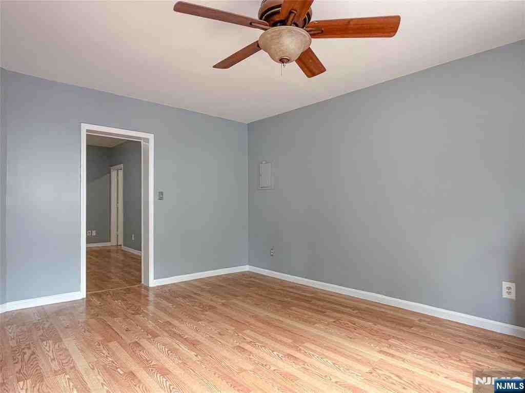 196 Parker St - Photo 2 of 15