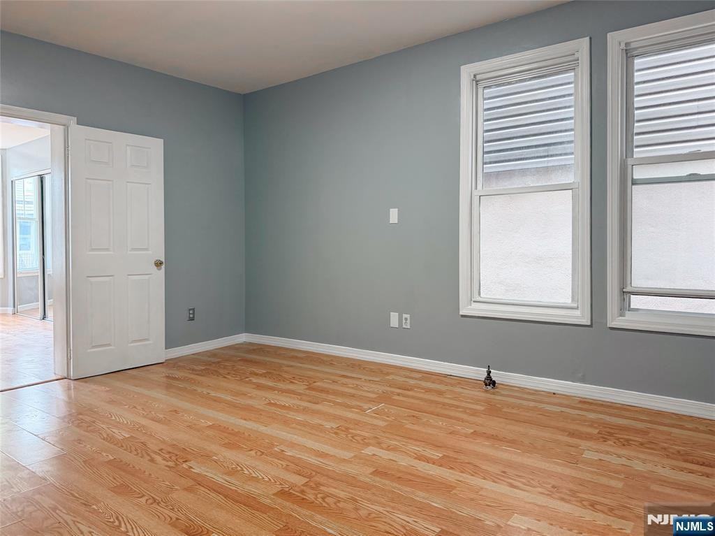 196 Parker St - Photo 3 of 15