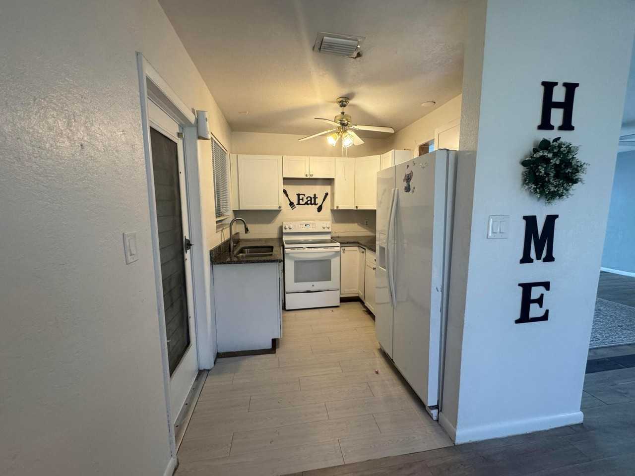 141 Se Bonita Ct - Photo 3 of 6