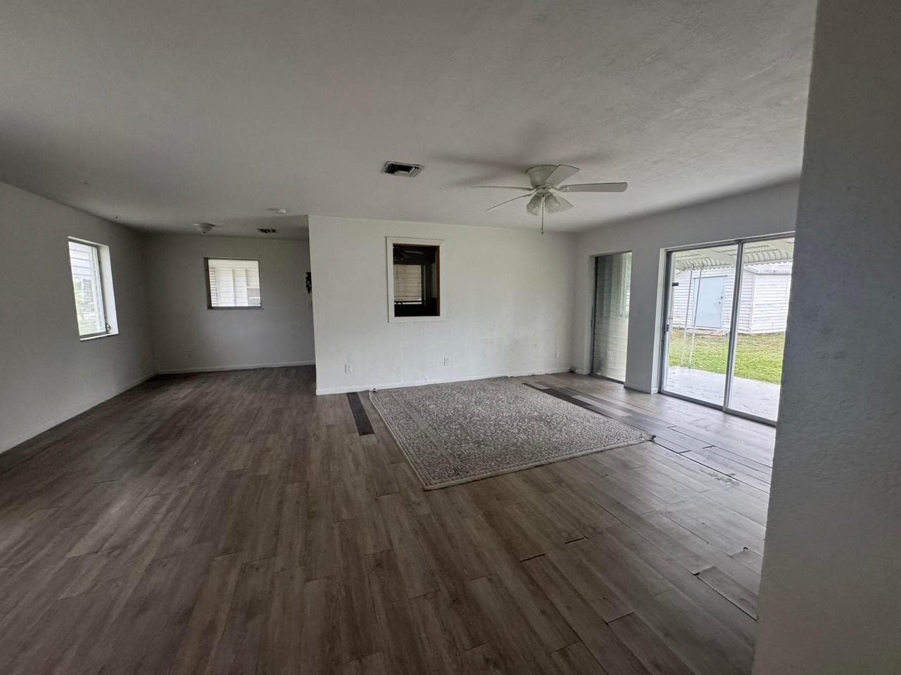 141 Se Bonita Ct - Photo 4 of 6