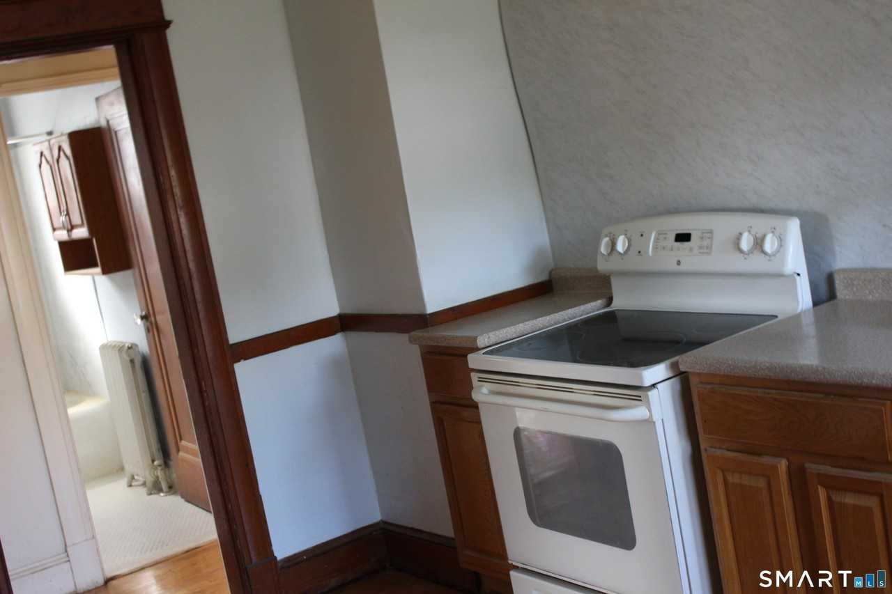 195 Highland Ave - Photo 2 of 5
