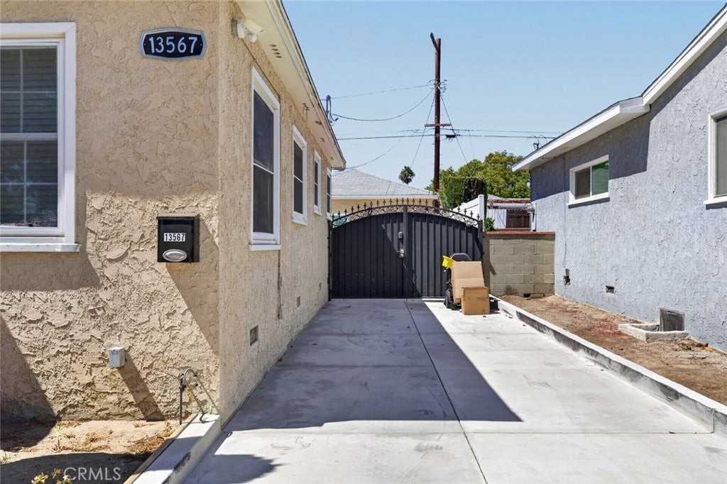 13567 Montague St - Photo 2 of 8