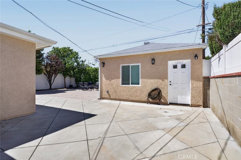 13567 Montague St - Photo 3 of 8
