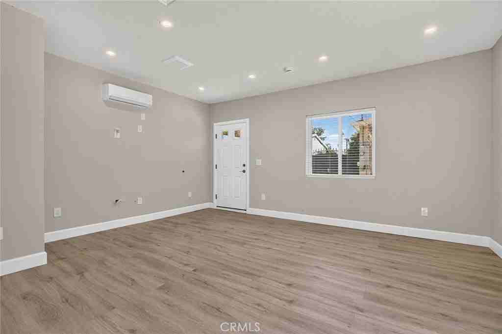 13567 Montague St - Photo 4 of 8