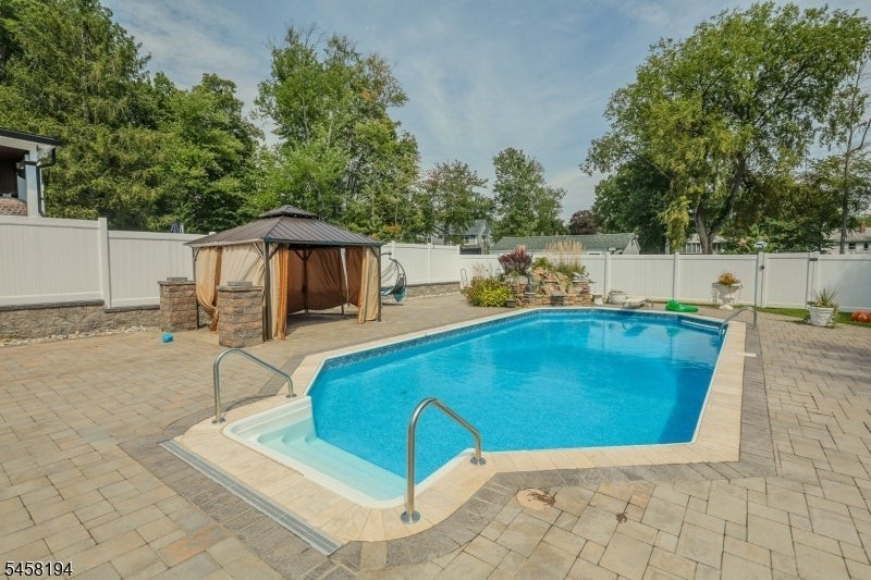 22 Bryant Dr - Photo 6 of 33